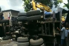 Rem Blong, Truk Angkut...