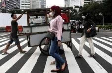Penggunaan Masker Dilonggarkan,...