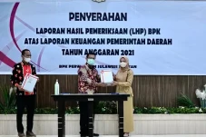 Pemkab Lutra Raih Opini...