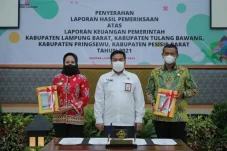 Tulang Bawang Raih Gelar...