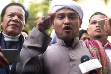 PA 212 Tuntut Singapura...