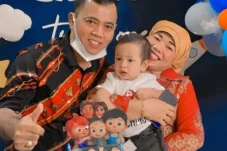 Oma Dewi Galau Akun...