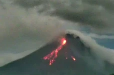 Jelang Jumat Legi, Gunung...