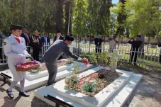 Ziarah ke Taman Makam...