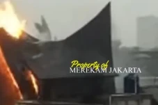 Diduga Tersambar Petir,...