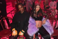Rihanna Melahirkan Anak...