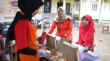 Laris Berkat Lapak Ganjar,...