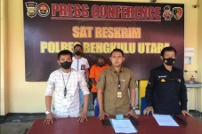 Ayah Bejat yang Hamili...