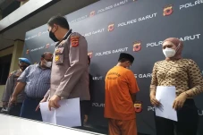 Dapat Bisikan Gaib,...