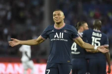 PSG vs Metz: Mbappe...
