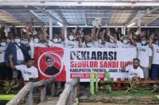 Ratusan Petani Bawang...