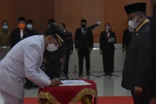 Wagub Jabar Resmi Lantik...