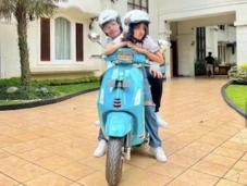 Fuji Dapat Hadiah Vespa...