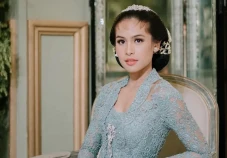 Maudy Ayunda Gelar Akad...