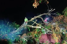 Horor! Hujan Angin Terjang...