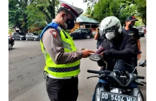 TNKB Putih Belum Diterapkan...