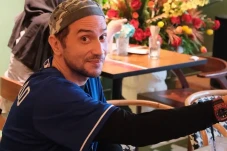 Profil Gary Iskak, Artis...