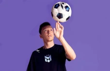 Profil dan Agama Mesut...