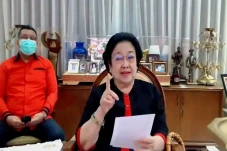 Megawati Ingatkan Kader...