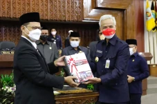 Ganjar Pranowo Antar...
