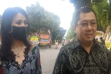 Hadiri Pernikahan Ketua...