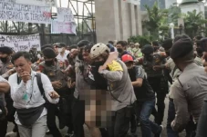 6 Tersangka Pengeroyok...
