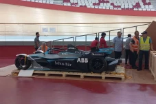 Replika Mobil Formula...