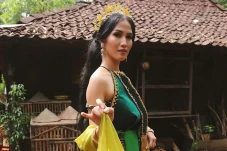 Aulia Sarah Ungkap Pengalaman...