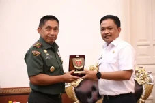 Pangdam Hasanuddin Puji...