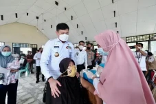 Ribuan Warga Antusias...