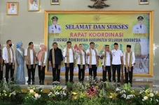 Bupati Winarti Hadiri...