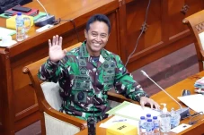 Diduetkan dengan Ganjar,...