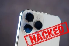 iPhone Rentan Diretas...