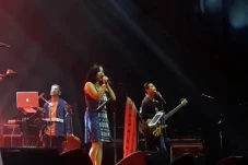 Gandeng Mutia Ayu, The...