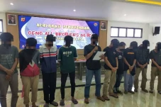 Ditangkap Polisi, Belasan...