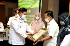 Pinrang Raih Penghargaan...