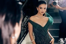 Raline Shah Kenakan...