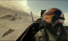 Siapa Musuh Top Gun:...