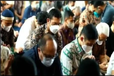 Diliputi Suasana Haru,...