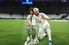 Favorit Rebut Ballon...