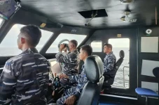 TNI AL Terjunkan Kapal...