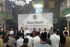 KH Robi Fadil: Bulan...