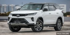 Toyota Fortuner dengan...