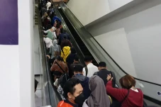 Penumpang KRL Membeludak,...