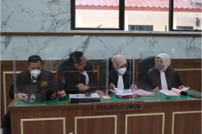 Fakta Sidang, Guru Ngaji...