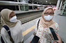 Penumpang KRL Tujuan...