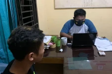 Janji Ngajak Makan Bakso,...