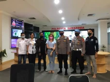 Sakit Hati Ditelantarkan,...