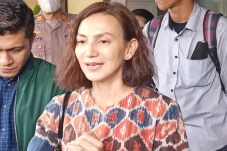 Wanda Hamidah Diberondong...