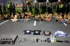 Sikat Penjahat Jalanan,...